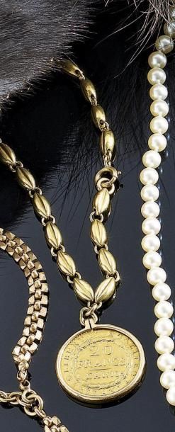 BRACELET articulé en or jaune 18 k retenant...