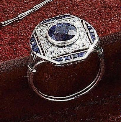 BAGUE en or gris 18 k de forme géométrique...