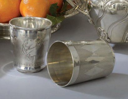 TIMBALE en argent, de forme tronconique à...