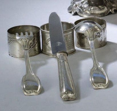 LOT en argent comprenant: un coquetier marqué...