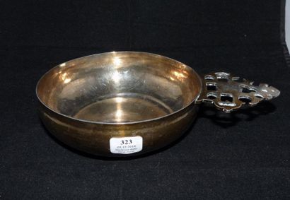 ECUELLE à oreilles ou Porringer en argent...