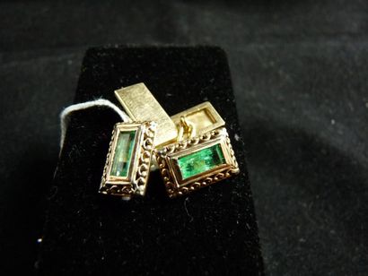 PAIRE DE BOUTONS DE MANCHETTE en or jaune...