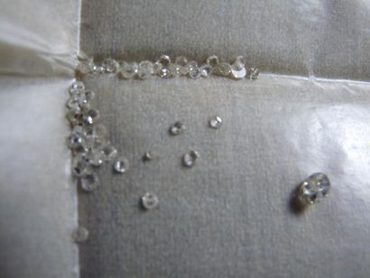 LOT de diamants sur papier pesant: 2.42 ct...