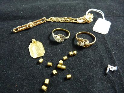 LOT en or jaune 18 k (ou monté en or) comprenant:...