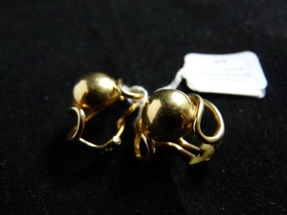 PAIRE DE BOUCLES D'OREILLE en or jaune 18...