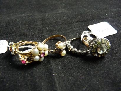 LOT de deux bagues en or 18 k et argent,...