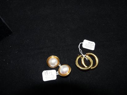 LOT de deux paires de boucles d'oreille en...
