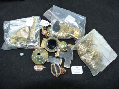 LOT de bijoux en métal, or jaune (18 et 14...