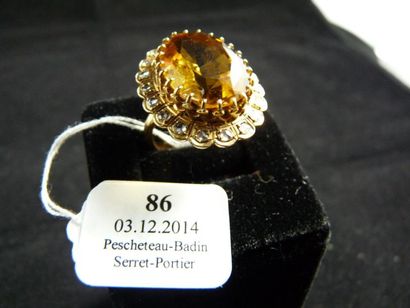 BAGUE en or jaune 18 k ornée d'une citrine...