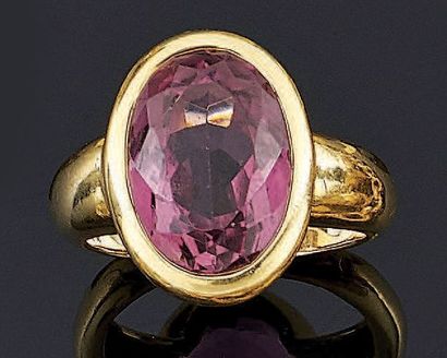 BAGUE en or jaune 18 k 750°/oo ornée d'une...