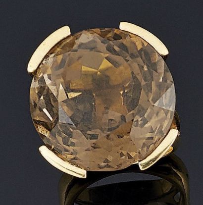 BAGUE en or jaune 18 k 750°/oo ornée d'un...