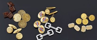 ENSEMBLE DE HUIT PAIRES DE BOUTONS DE MANCHETTES...
