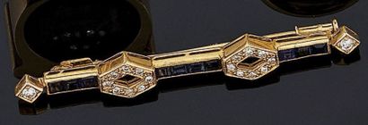 PETITE BROCHE barrette en or jaune, sertie...