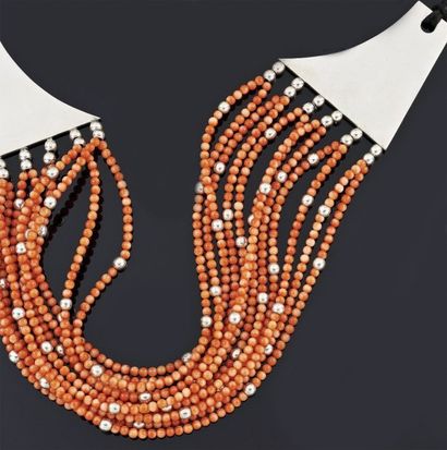 COLLIER draperie de douze rangs de boules...