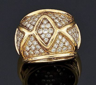 BAGUE boule en or jaune pavée de diamants...