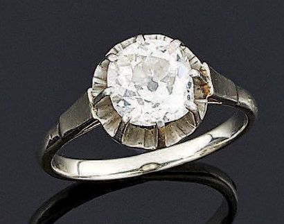 BAGUE en or gris 18 k ornée d'un diamant...