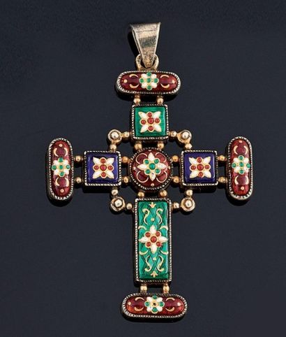 CROIX en vermeil décorée en émaux polychromes...