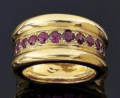 BAGUE bandeau en or jaune 750°/oo 18K sertie...