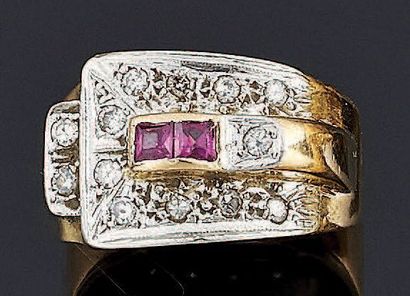 BAGUE en or jaune 18K et platine de forme...