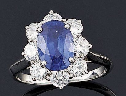 BAGUE en or gris 750 millièmes 18K ornée...