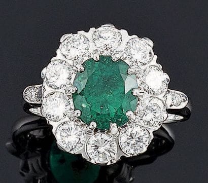 BAGUE en or gris 18 k 750°/oo ornée au centre...