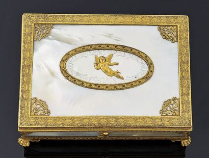 NÉCESSAIRE À COUTURE de forme rectangulaire...