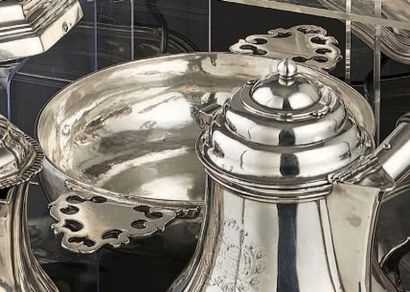 ECUELLE en argent uni, les oreilles à contours...