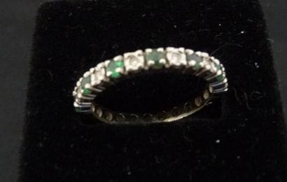 BAGUE en or gris 18 kt 750°/oo, entièrement...