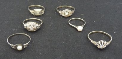 LOT DE SIX BAGUES en or gris 18 k 750°/oo,...