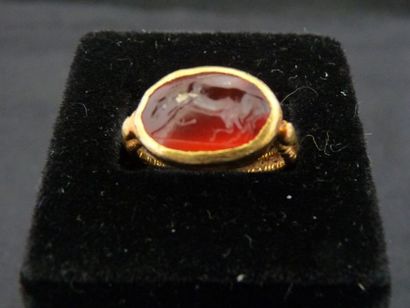 BAGUE en or jaune 18 k 750°/oo sertie d'une...