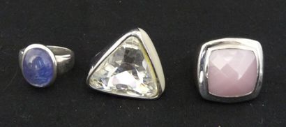 LOT DE TROIS BAGUES en argent de forme géométrique,...