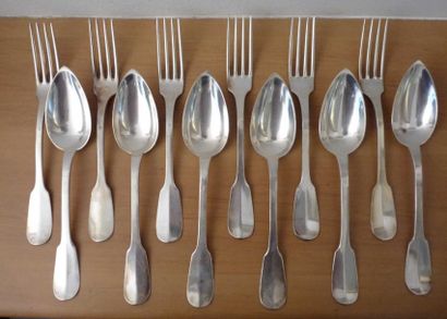 SIX COUVERTS en argent modèle uniplat. Poids:...