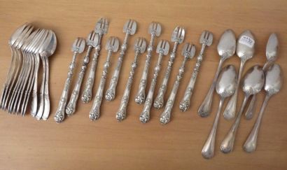 ENSEMBLE en argent comprenant: 12 petites...
