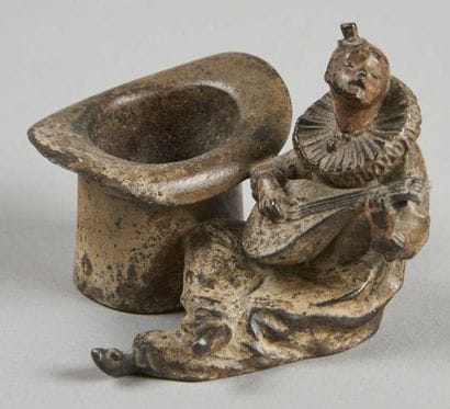 PRESENTOIR A ALLUMETTES en bronze (de Vienne?)...