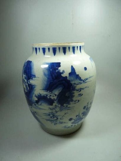CHINE
VASE globulaire à décor en camaieu...
