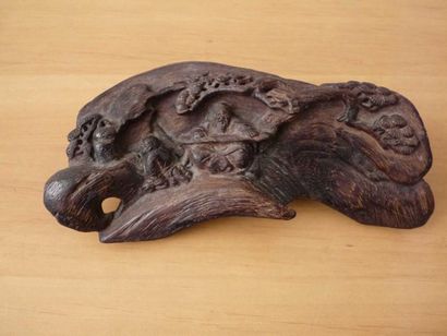 CHINE
Sculpture en bois figurant des personnages...