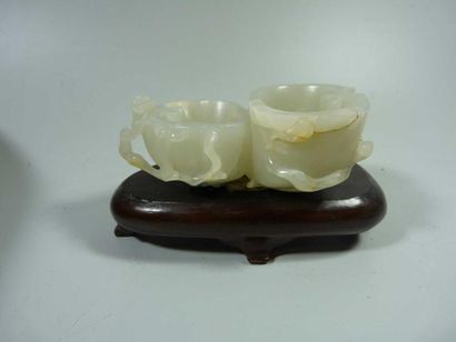 CHINE
Double récipient en néphrite celadon....