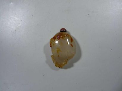 CHINE
TABATIERE en agate ambré à décor de...