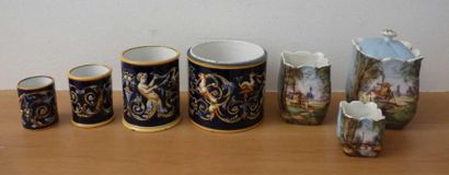 GIEN
QUATRE POTS cylindrique à décor Renaissance...