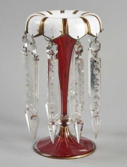 VASE en opaline blanche et cristal rouge...