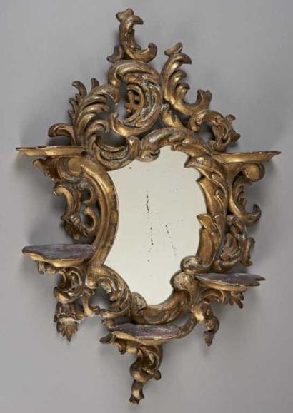 MIROIR en bois doré et sculpté avec cinq...