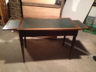 BUREAU plat en acajou et placage d'acajou...