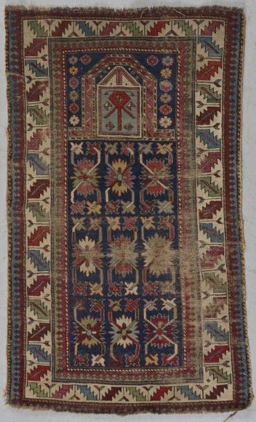 TAPIS KAZAK de prière à fleurs stylisées...