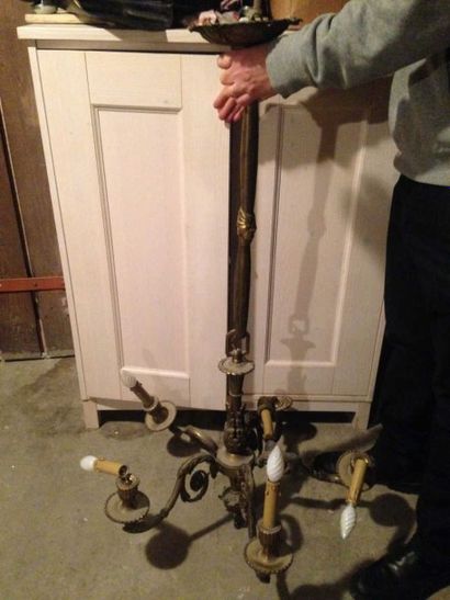 LUSTRE à six lumières sur des bras à larges...