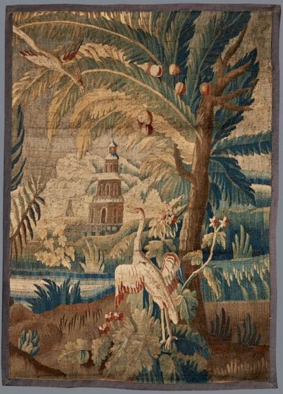 AUBUSSON
FRAGMENT DE TAPISSERIE à décor d'échassier...