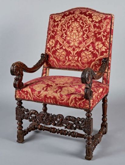 FAUTEUIL à dossier plat garni, la traverse...