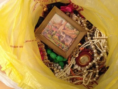 ENSEMBLE de faux bijoux.