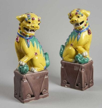 CHINE
Couple de chimères en porcelaine émaillée...