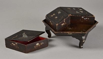 JAPON
Nécessaire de fumeur en bois laqué...