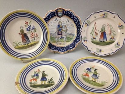 QUIMPER Henriot
Une paire d'assiettes et...